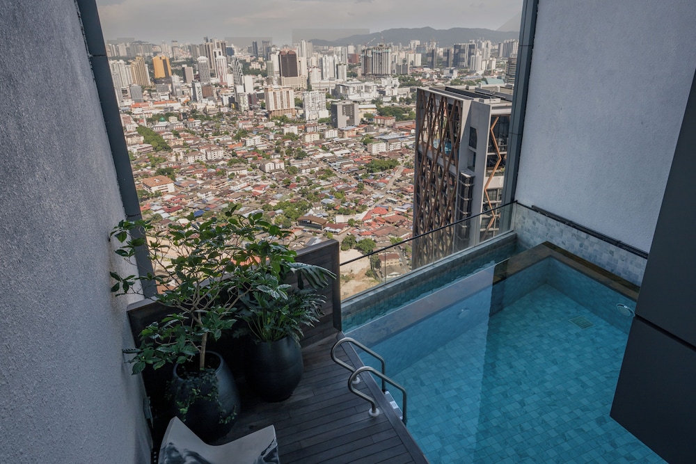 isola klcc hotel trademark collection by wyndham