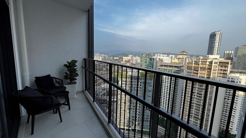 isola klcc hotel trademark collection by wyndham