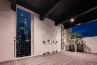 isola klcc hotel trademark collection by wyndham