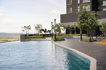 Wyndham Grand I-City,,2 star