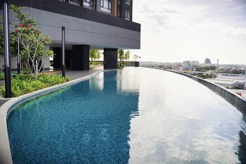 Wyndham Grand I-City,,2 star