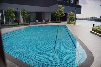 Wyndham Grand I-City,,2 star