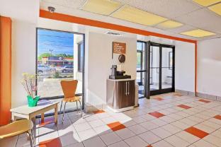 red carpet inn and suites