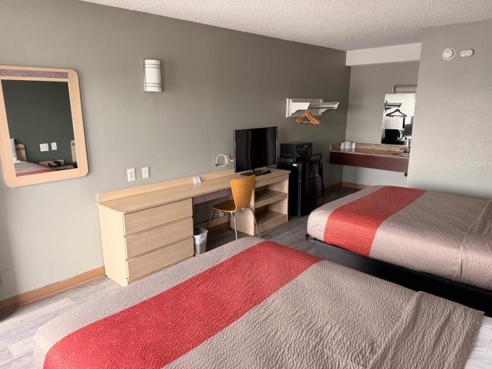 red carpet inn and suites