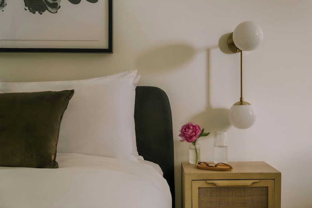 reside craftsman los angeles a wyndham residence