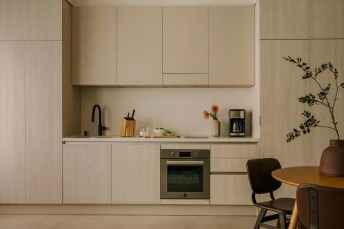 reside craftsman los angeles a wyndham residence