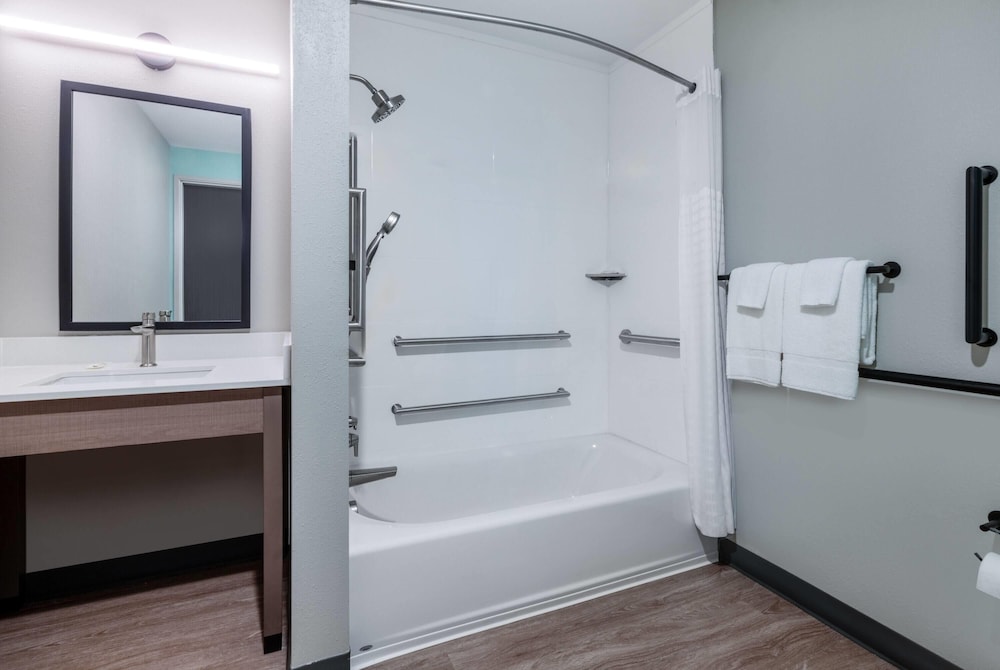 echo suites extended stay by wyndham colorado springs airpt