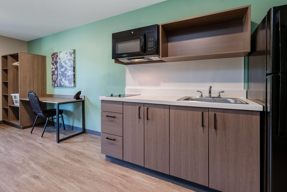 echo suites extended stay by wyndham colorado springs airpt