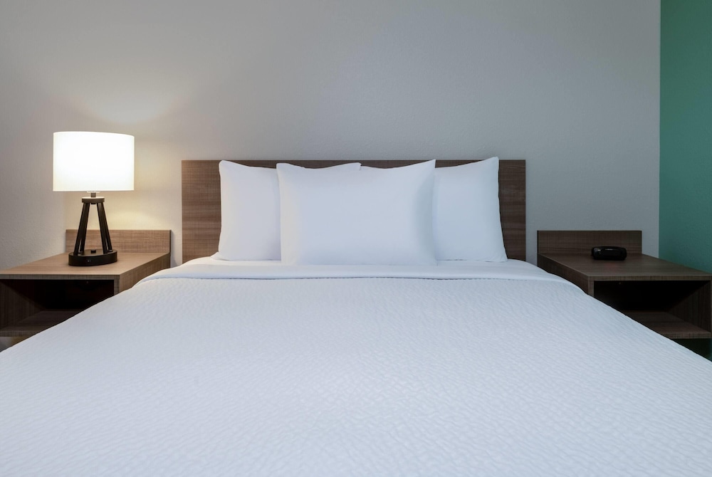 echo suites extended stay by wyndham colorado springs airpt