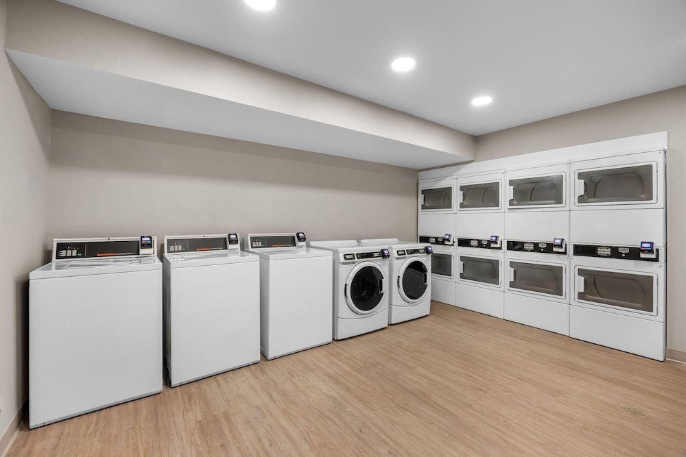 echo suites extended stay by wyndham colorado springs airpt