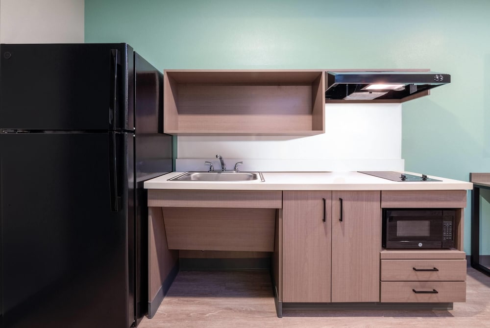 echo suites extended stay by wyndham colorado springs airpt
