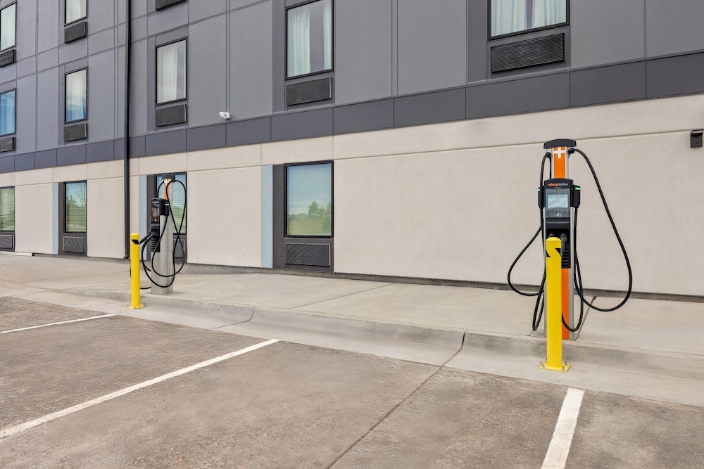 echo suites extended stay by wyndham colorado springs airpt