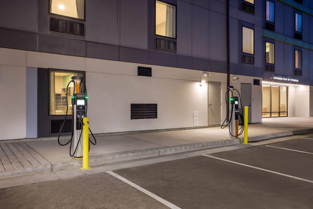 echo suites extended stay by wyndham colorado springs airpt