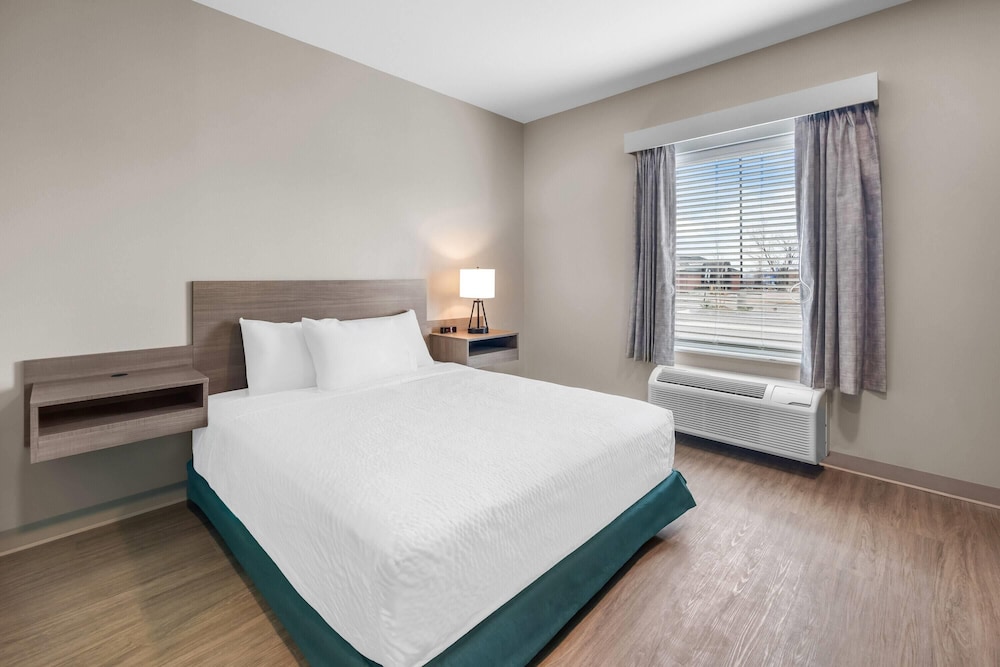 echo suites extended stay by wyndham colorado springs airpt