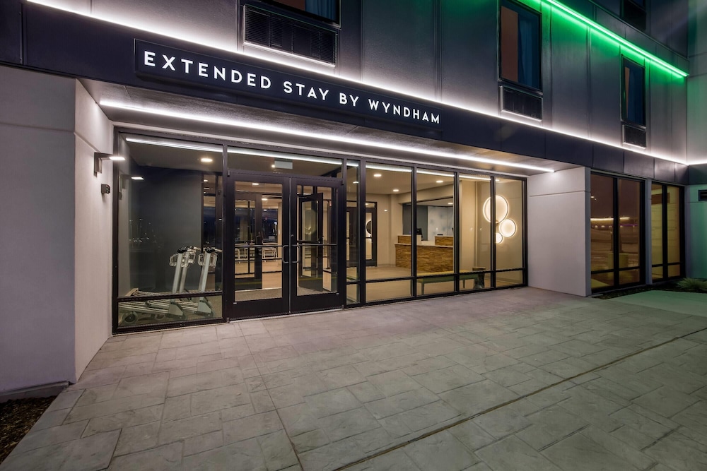 echo suites extended stay by wyndham colorado springs airpt