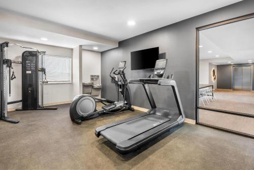 echo suites extended stay by wyndham colorado springs airpt
