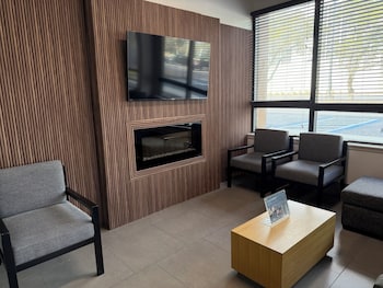 Wingate By Wyndham Jacksonville Fl,4690 Salisbury Rd,3 star