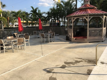Days Inn & Suites By Wyndham Bonita Springs North Naples,Collier County>>Bonita Springs,3 star
