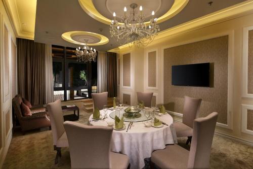 lia charlton hotel shenzhen