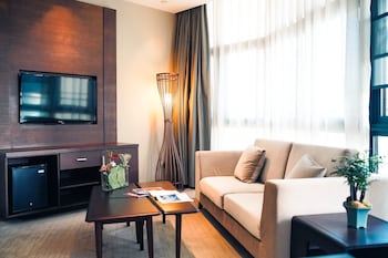 lia charlton hotel shenzhen