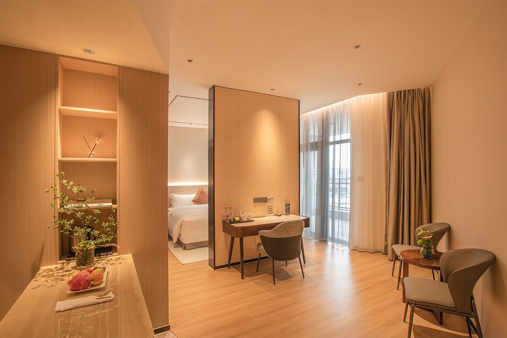 lia charlton hotel shenzhen