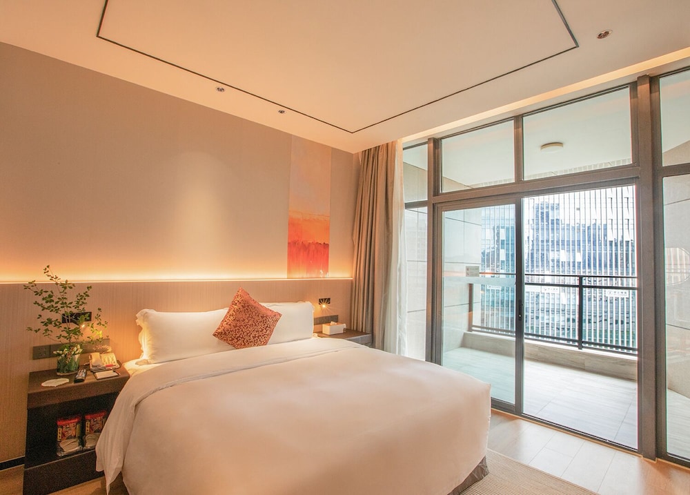 lia charlton hotel shenzhen
