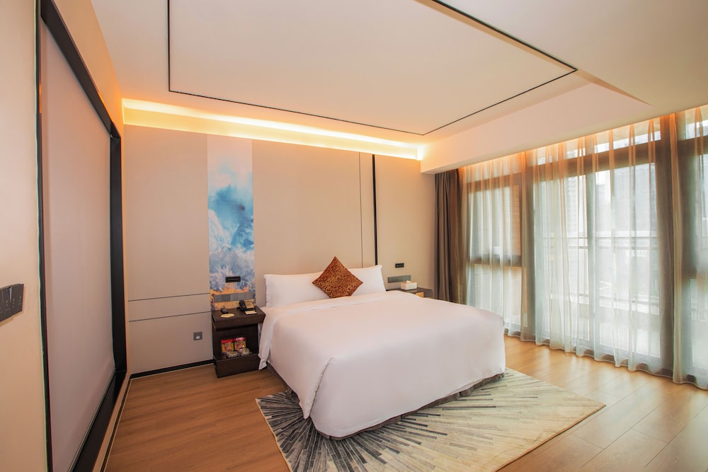 lia charlton hotel shenzhen