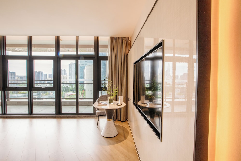 lia charlton hotel shenzhen