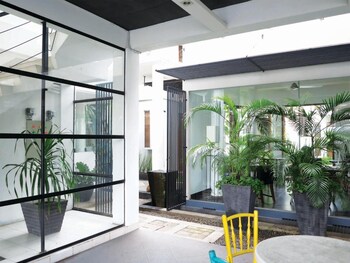 chic quarter residence