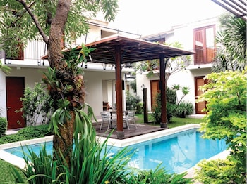 chic quarter residence