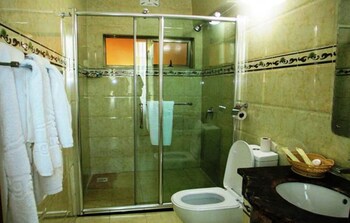 the legacy hotel and suites