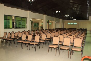the legacy hotel and suites