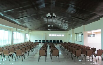 the legacy hotel and suites