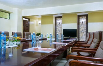 the legacy hotel and suites