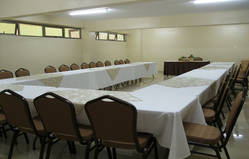 the legacy hotel and suites