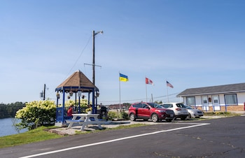 novastar motel on the lake