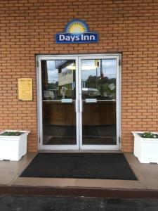 days inn by wyndham breezewood