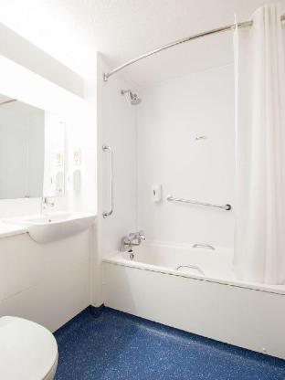 Travelodge Manchester Birch M62 Eastbound,,3 star