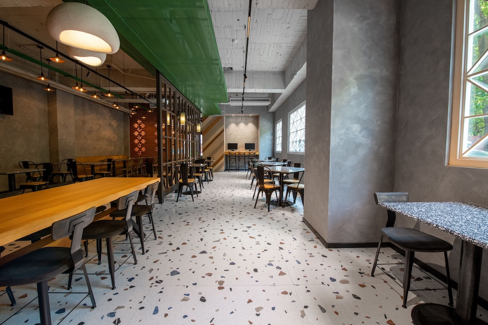 royal group hotel xiong zhong branch