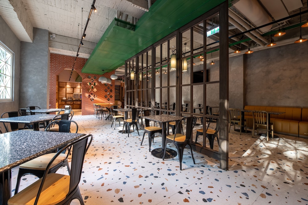 royal group hotel xiong zhong branch