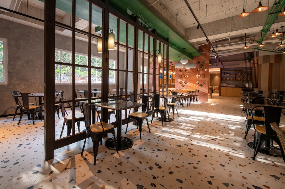 royal group hotel xiong zhong branch