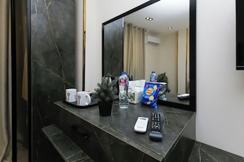 taj pyramids view inn