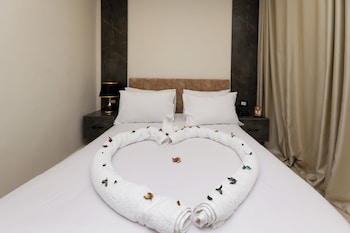 taj pyramids view inn