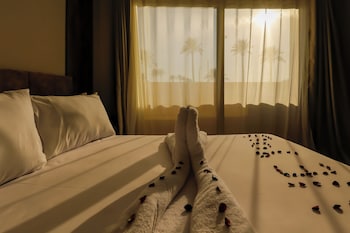 taj pyramids view inn