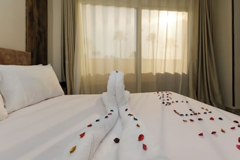 taj pyramids view inn
