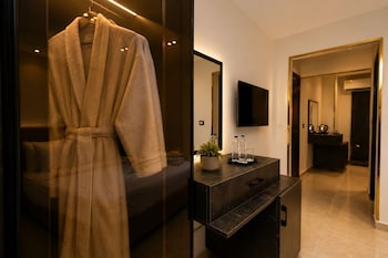 taj pyramids view inn