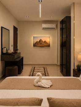 taj pyramids view inn