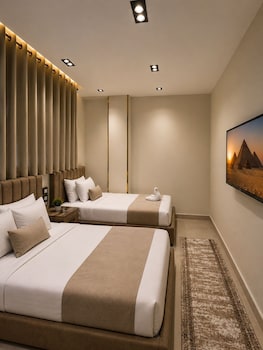 taj pyramids view inn