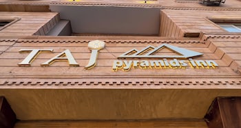 taj pyramids view inn