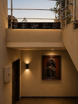 taj pyramids view inn